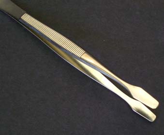 Showgard Stamp Tongs, Spade Tip 4-5/8"