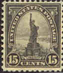 U.S. #696 15c Statue of Liberty - Mint